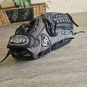 Louisville Slugger Genesis 1884 GNGM55 12” Baseball Glove Right Hand Throw